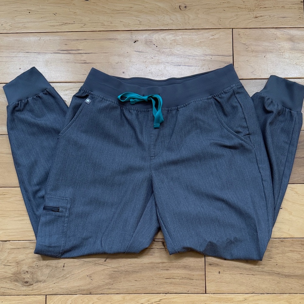 Women’s FIGS joggers scrubs size S petite